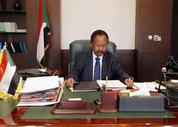 رئيس الوزراء: قضيتنا كلية وليس في (رفع الدعم خط أحمر)