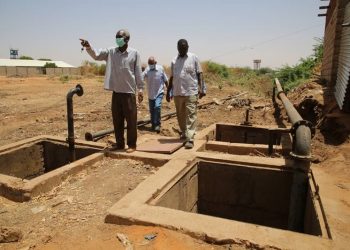 هيئة الطرق والجسور تقف على نظافة وفتح المصبات الرئيسية النيلية