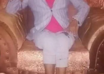 ساخرا من ازياء مطربي برنامج رمضاني مواقع التواصل تضج بصور لشكسبير وسط تفاعل كبير