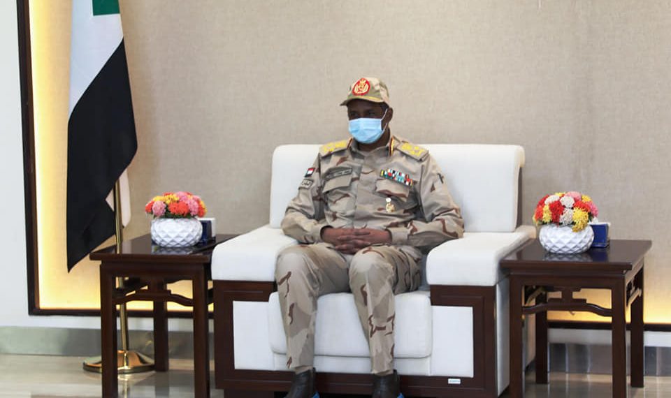 حميدتي وجرمايا يبحثان تطورات الأحداث بمعسكر كلمة