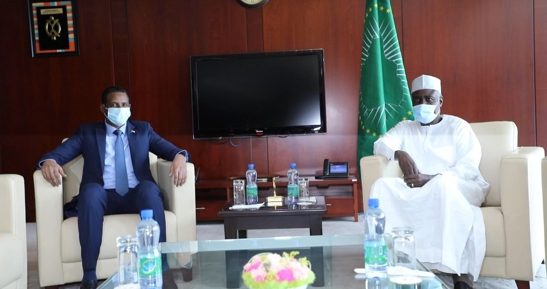 حميدتي يلتقي رئيس مفوضية الإتحاد الأفريقي والجالية السودانية باديس ابابا