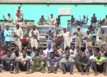 القوات المشتركة بغرب دارفور تلقي القبض على (١٢٢) شخصاً متوجهين الى ليبيا للعمل كمرتزقة