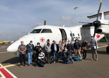 وصول طاقم طبي وموظفي دعم تابعين للصليب الأحمر وأطباء بلا حدود الخرطوم عبر رحلة انسانية