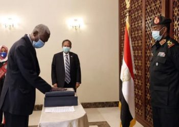 وزير الدفاع يؤكد التزامه بأهداف ثورة ديسمبر المجيدة والانتقالية