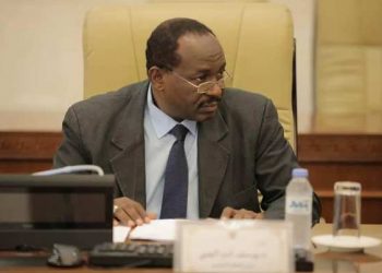 صراع جديد .. بعد ان أصدره عبر الواتساب .. والي الخرطوم يُلغي قراراً لوزير الصحة الاتحادي