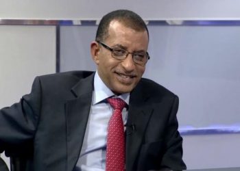 الدقير يتأسف للسجال الإعلامي بين وزارتي المالية والصحة