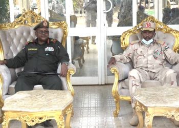 قادة العمليات الميدانية بالجيش والدعم السريع يقومون بزيارة تفقدية للقوات بمواقعها والاطمئنان على جاهزيتها لتامين المواقع الاستراتيجية