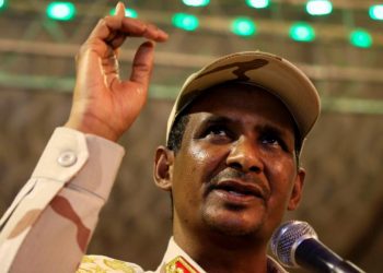 “حميدتي”: ماجئنا لنلمع أو نساعد حزب والديمقراطية دي ضُر بنجيبها بـ”كاكينا دا”