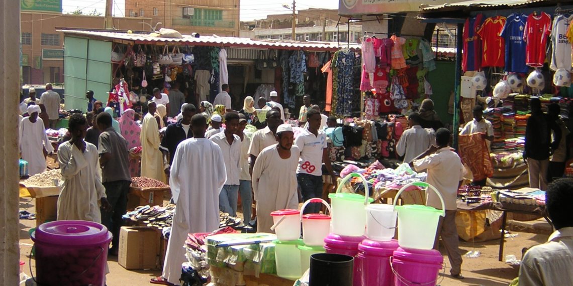 عضو بـ(تسييرية الغرفة التجارية) يطالب برفع الحظر