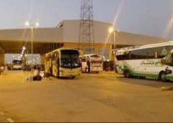 عالقون بمصر ينتقدون تجاهل معاناتهم ويستغيثون مخافة الجوع..استمرار معاناة آلاف من المواطنين السودانيين العالقين في الخارج