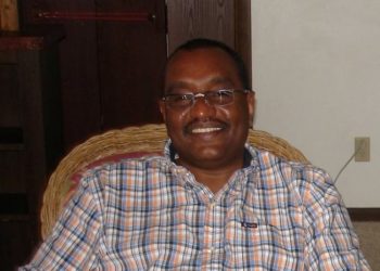 الخبير الإقتصادي “معتصم الأقرع” يكشف أسباب ارتفاع الدولار في السودان ويقول: خدعوك وقالوا جشع التجار والمضاربين