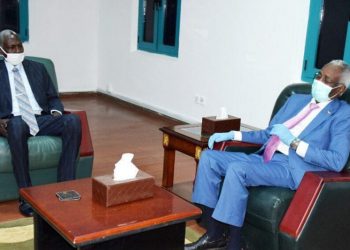 وزير الدفاع يتعهد بالعمل مع فريق الحكومة لتحقيق تطلعات الشعب