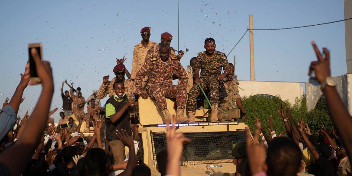 خبيروحلل سياسي : يشيد بالدور الكبير الذي لعبته الاجهزة الامنية في تامين مليونية 30 يونيو