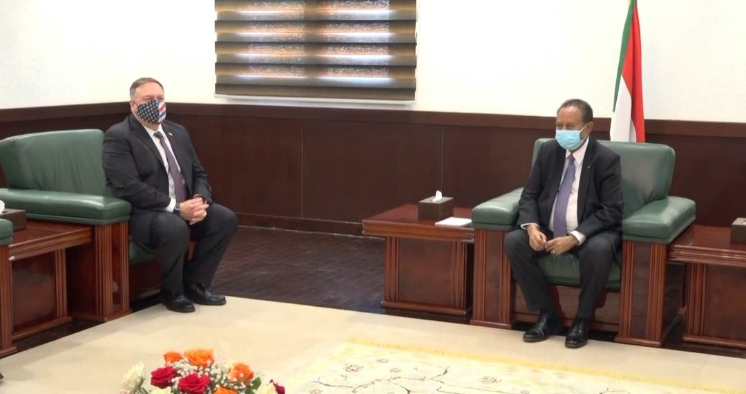 وزير الخارجية الامريكي يصل الخرطوم و يجتمع بحمدوك فور وصوله