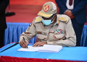 حميدتي على صفحته الرسمية بالفيسبوك : يهنئ الشعب السودان بتوقيع السلام