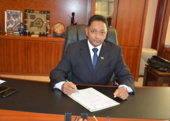 الحكومــة : تفاهمات مع الامارات في مجالات الغاز والتعدين والموانئ