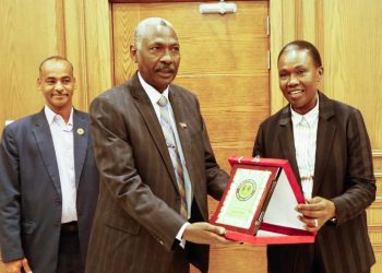 وزير الدفاع السوداني يستعرض المسائل المتعلقة بالشؤون الأمنية والسلام مع وزيرة الدفاع بدولة جنوب السودان بجوبا