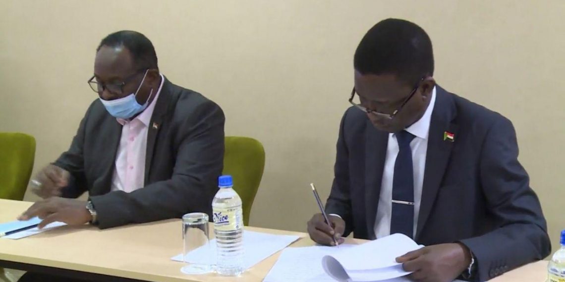 وفدا الحكومة وحركات الكفاح المسلح يواصلان مراجعة وتنقيح وصياغة ملفات القضايا السياسية والترتيبات الأمنية