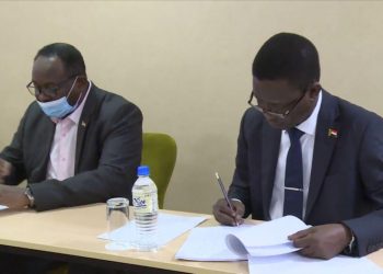 وفدا الحكومة وحركات الكفاح المسلح يواصلان مراجعة وتنقيح وصياغة ملفات القضايا السياسية والترتيبات الأمنية