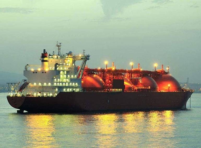 (المالية) ترفض تخليص باخرة وقود منذ وارتفاع الغرامة الى 3 مليون دولار