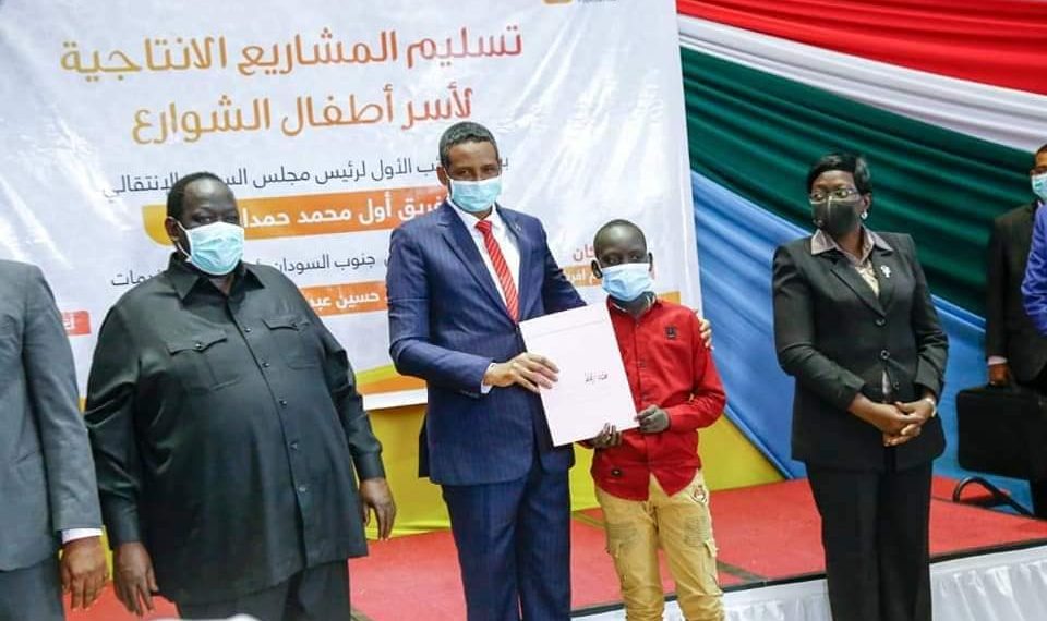 منظمة لمساعدة المشردين.. حميدتي  يد تعمل في الشأن الإجتماعي بإخلاص