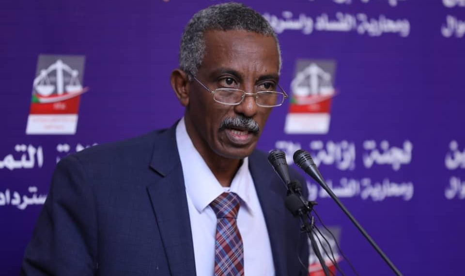 خبراء : لجنة التفكيك باتت وصمة عار ويجب حلها ومحاسبتها