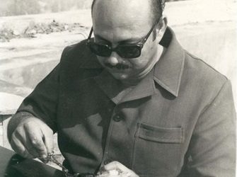 سوداني كندي يُهدي مكتبته الأكاديمية لجامعة النيلين