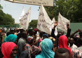 وقفة احتجاجية للنازحين بمعسكر موسية بنيالا امام أمانة حكومة الولاية