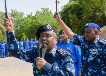 مدير عام قوات الشرطة يؤكد استمرار حملات البرق الخاطف بولاية الخرطوم للحد من الجريمة