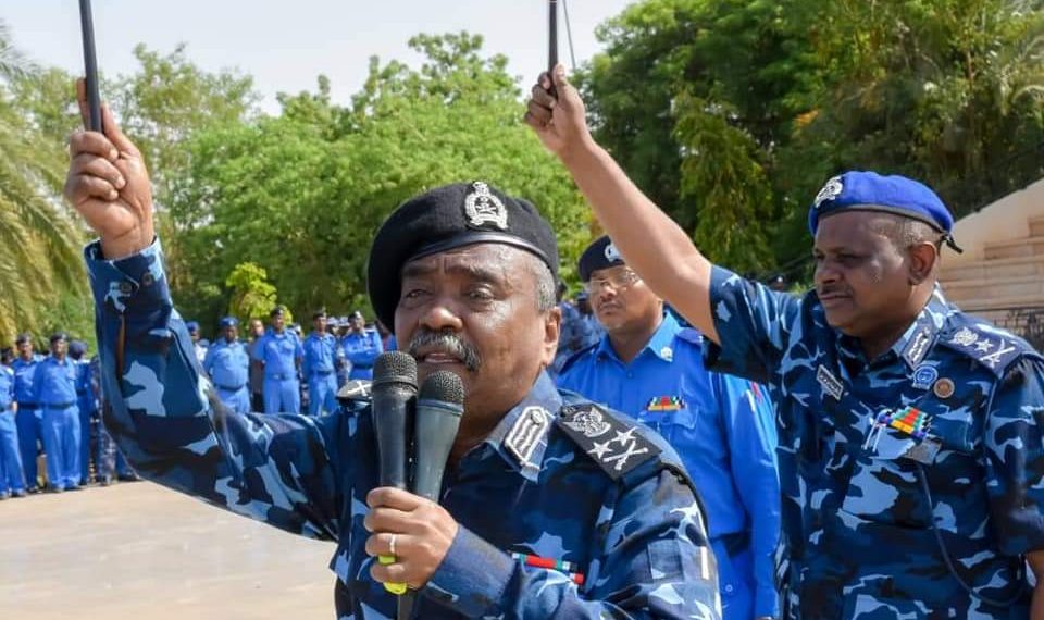 مدير عام قوات الشرطة يؤكد استمرار حملات البرق الخاطف بولاية الخرطوم للحد من الجريمة