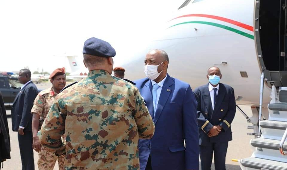 البرهان يعود إلى الخرطوم قادما من دولة الإمارات العربية