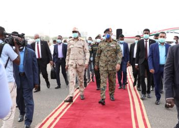 حميدتي يصل مطار الخرطوم عائدا من جوبا بعد إنجاز تاريخي بالتوقيع على الأولى بالحرف