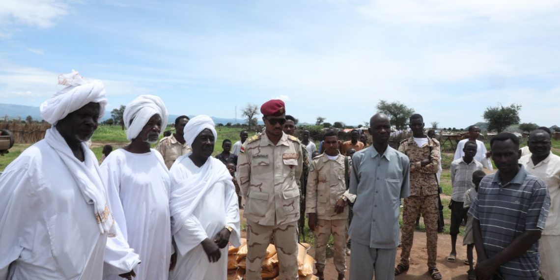 قوات الدعم السريع تقدم دعماً عينياً للخلاوي والمراكز الصحية بمحلية كأس