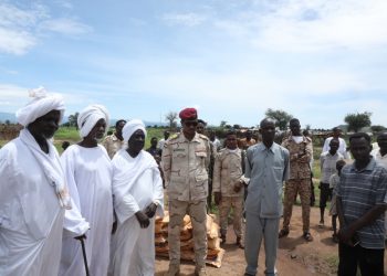 قوات الدعم السريع تقدم دعماً عينياً للخلاوي والمراكز الصحية بمحلية كأس