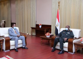 البرهان يلتقي والي ولاية جنوب ويطلع على مجمل الأوضاع بالولاية