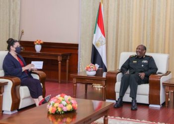 البرهان يلتقي سفيرة فرنسا بالخرطوم