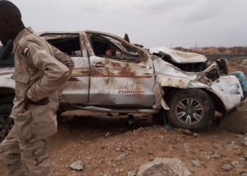 ضابط بالدعم السريع يسعف 7 مصابين بعد انقلاب عربتهم البوكس في طريق الخرطوم عطبرة