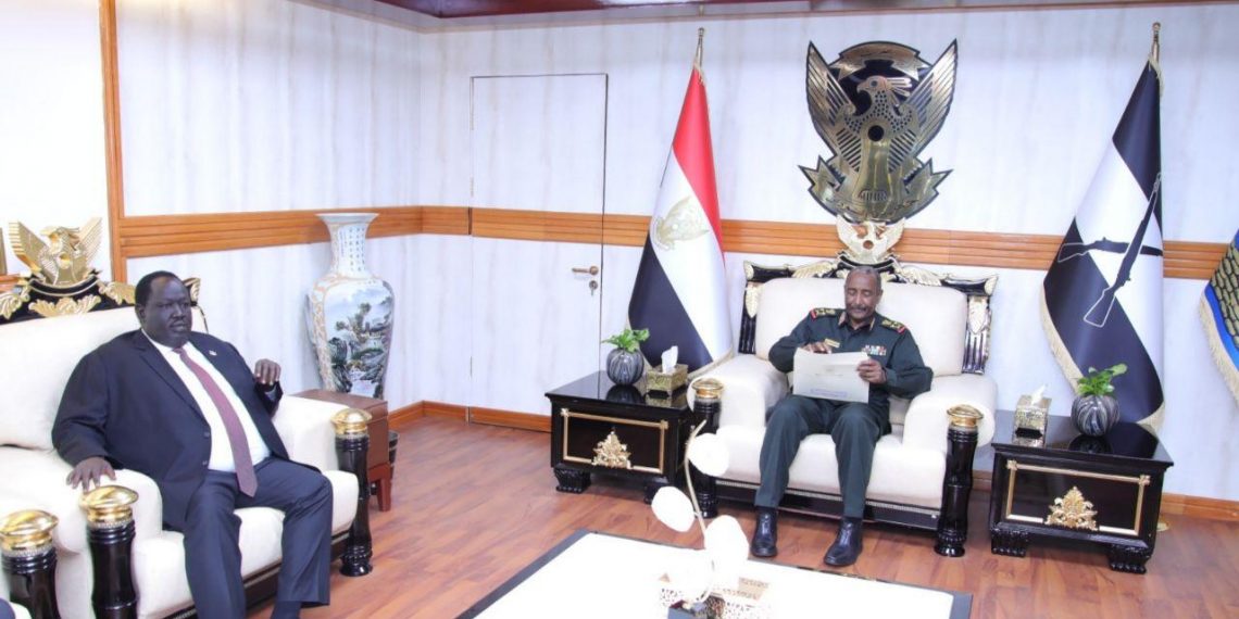 البرهان يتسلم دعوة من سلفاكير لحضور الإحتفال بالتوقيع النهائي للسلام في السودان