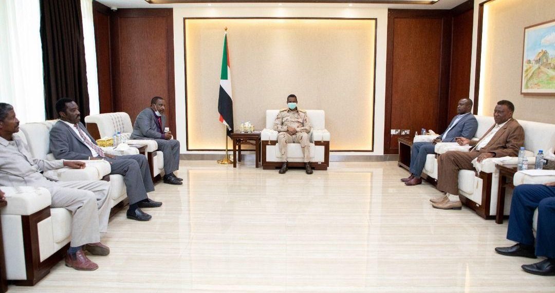 حميدتي يبحث مع وفد مقدمة الجبهة الثورية مسيرة السلام بالبلاد