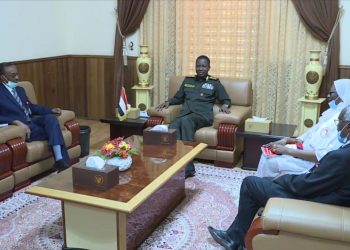 كباشي  يلتقي وفد جمعية الهلال الأحمر السوداني