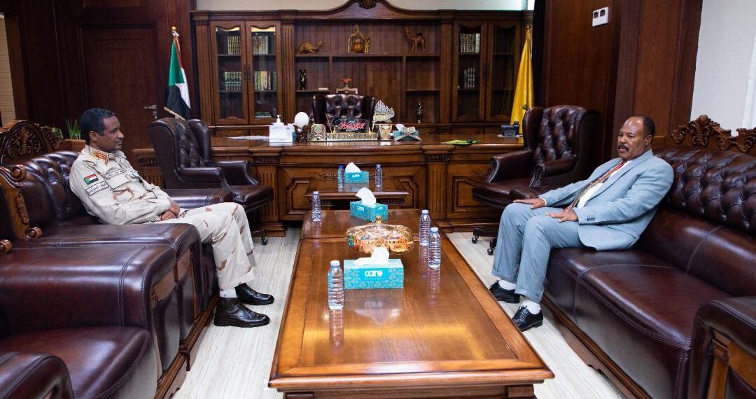 حميدتي يلتقي والي ولاية جنوب دارفور و يطلع على الأوضاع بالولاية