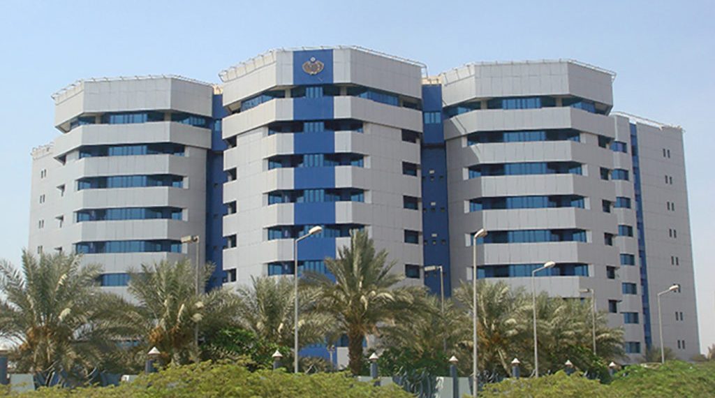 مسؤول بالمركزي يشكو من التغوّل وهيمنة الحكومة على البنك لتمويل عجزها