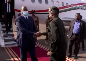 رئيس مجلس السيادة الإنتقالي يعود للبلاد قادماً من الكويت