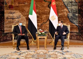 البرهان يعود للبلاد بعد زيارة رسمية لجمهَورية مصر العربية التقى فيها السيسي ورئيس حزب الاتحاد الديمقراطي الاصل