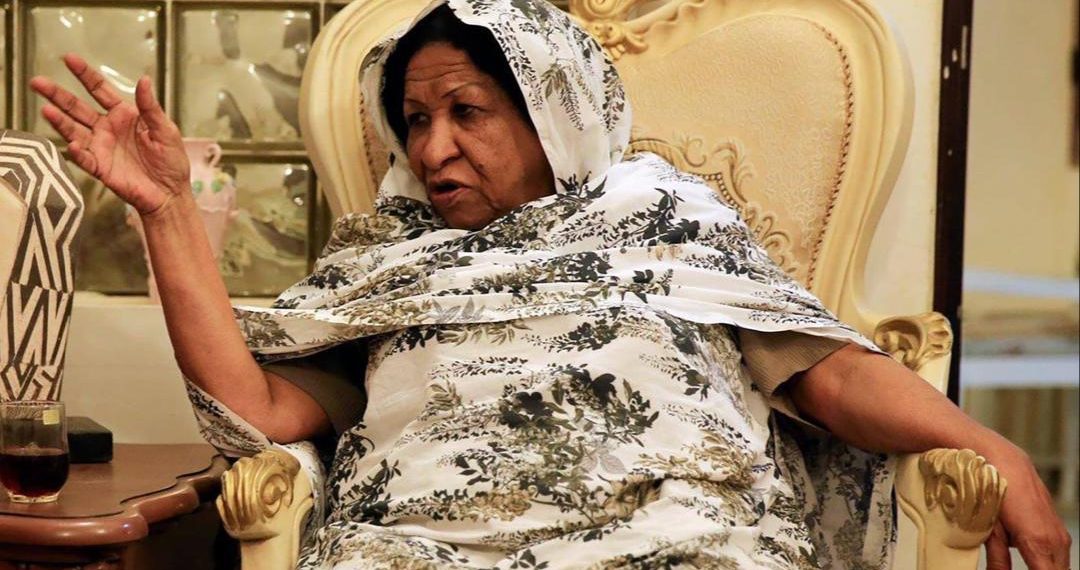 تشكيلية سودانية ترفض وسام الجمهورية الفرنسية للآداب بسبب الاساءة للرسول صلى الله عليه وسلم