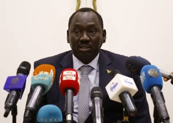 د. ضيو مطوك يستعرض برنامج الإحتفال بالتوقيع النهائي لإتفاق السلام