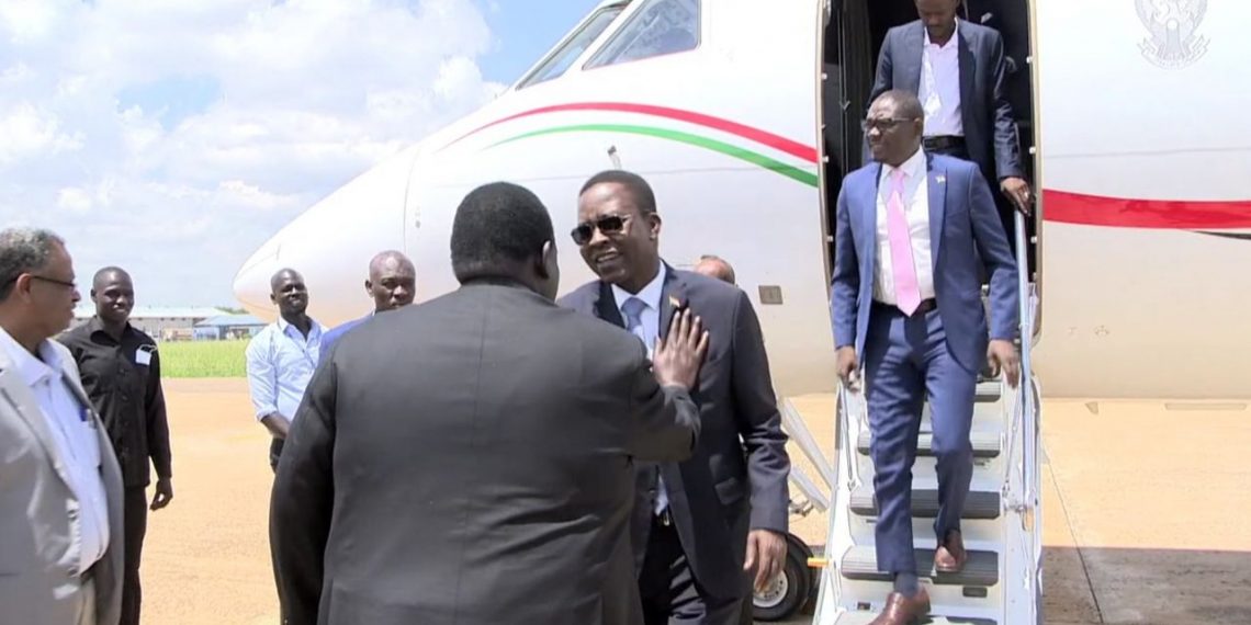 وصول الوفد الحكومي برئاسة شمس الدين كباشي إلى جوبا