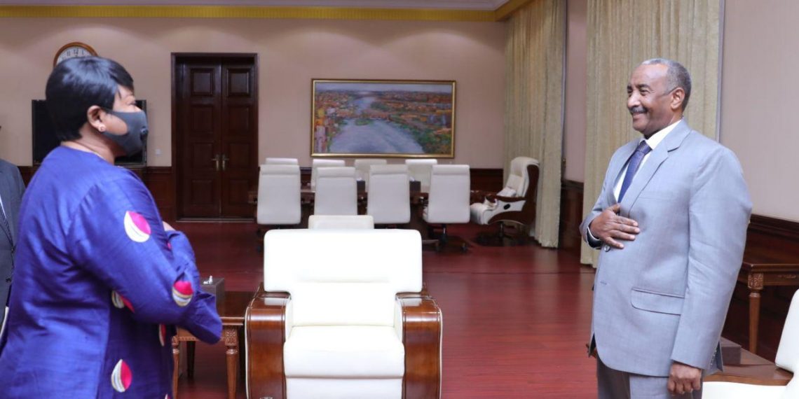 البرهان يلتقي المدعية العامة للمحكمة الجنائية والمدعية تؤكد استعداد الحكومة مع المحكمة