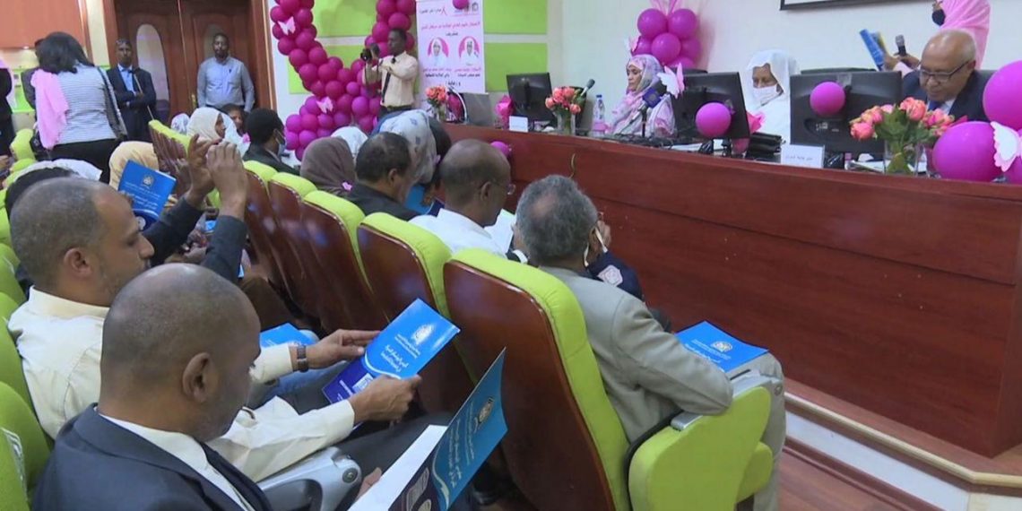 الأستاذة عائشة موسي تؤكد حرص وإهتمام الدولة بمرضى سرطان الثدي