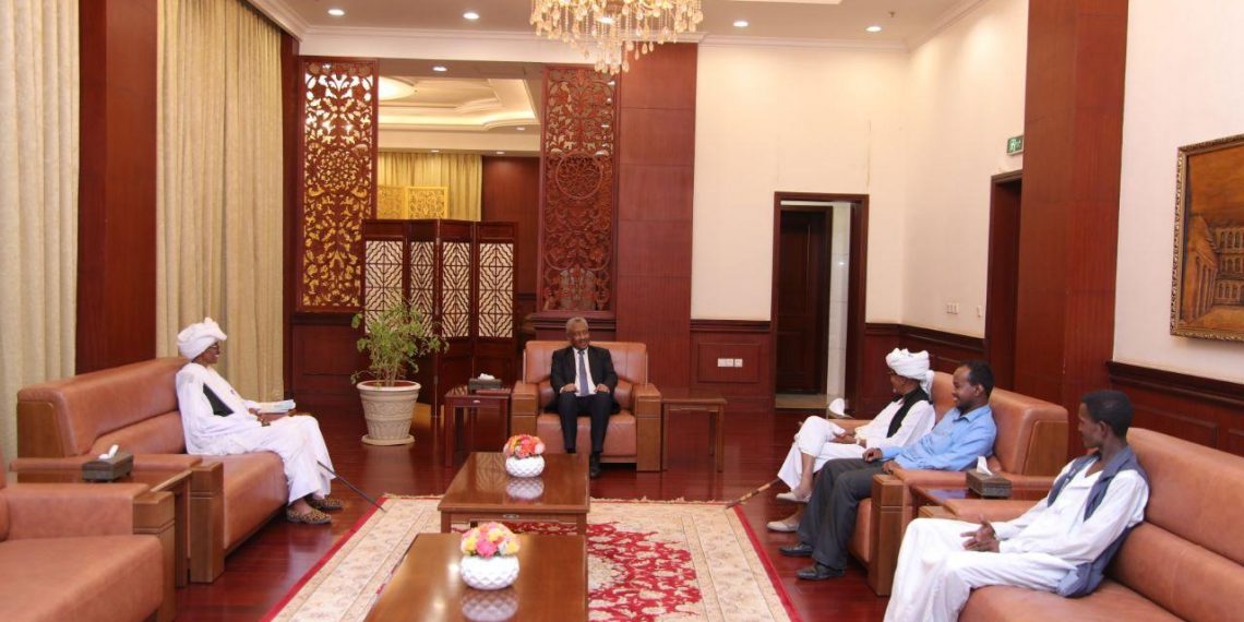 مولانا حسن شيخ إدريس قاضي يلتقي رئيس لجنة إسكان طلاب شرق السودان